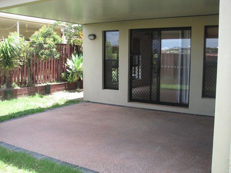 Photo - 9 Elimbah Street, Pacific Pines QLD 4211 - Image 2