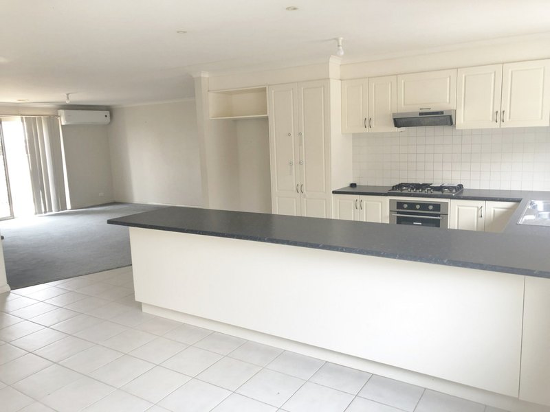 Photo - 9 Elinka Court, Kilmore VIC 3764 - Image 3