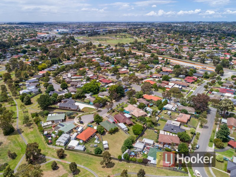 Photo - 9 Ellery Court, Cranbourne North VIC 3977 - Image 7