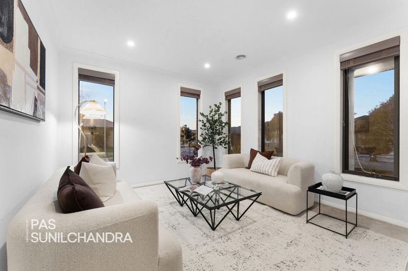 Photo - 9 Elodea Way, Cranbourne North VIC 3977 - Image 4