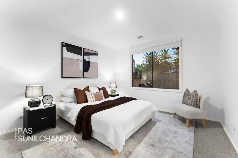 Photo - 9 Elodea Way, Cranbourne North VIC 3977 - Image 11