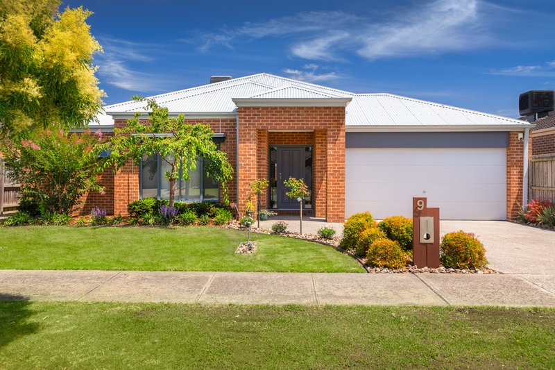 Photo - 9 Els Court, Berwick VIC 3806 - Image