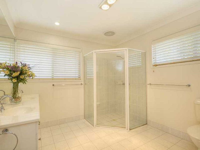 Photo - 9 Elsemore Court, Carrara QLD 4211 - Image 9