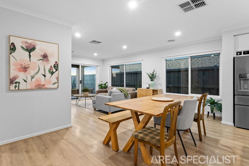 Photo - 9 Ensemble Way, Junction Village VIC 3977 - Image 4
