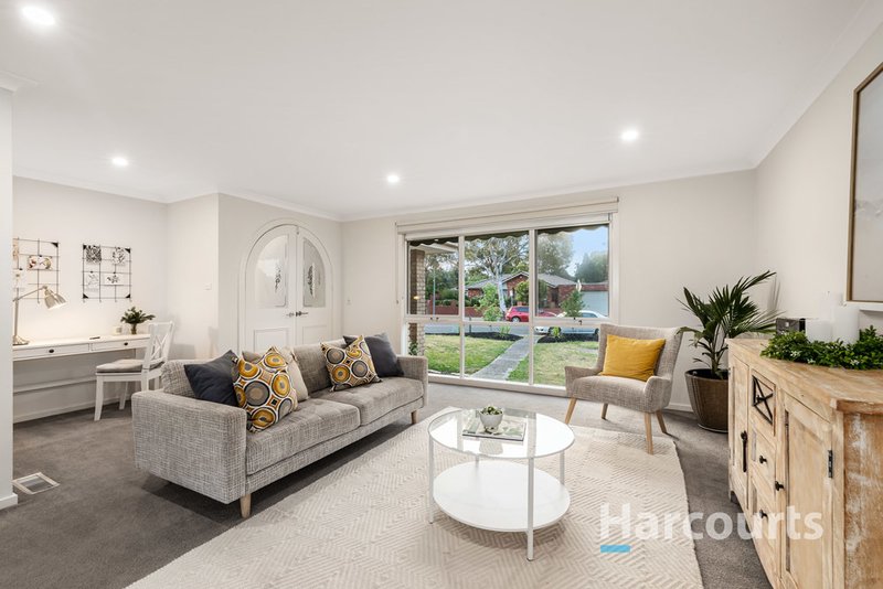 Photo - 9 Ensign Close, Wantirna VIC 3152 - Image 3