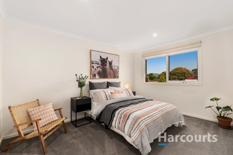 Photo - 9 Ensign Close, Wantirna VIC 3152 - Image 6