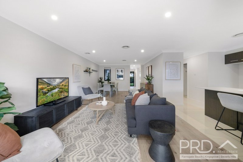 Photo - 9 Esme Lane Parade , Narwee NSW 2209 - Image 4