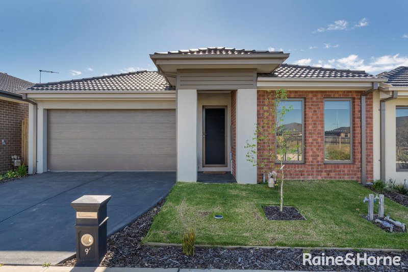 Photo - 9 Explorer Crescent, Diggers Rest VIC 3427 - Image 2