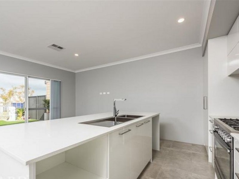 Photo - 9 Faba Lane, Jindalee WA 6036 - Image 4