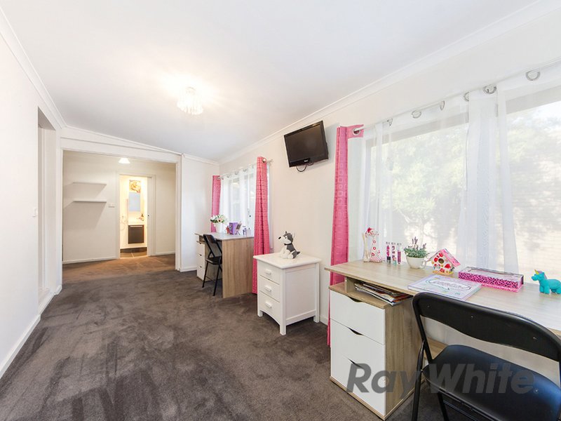 Photo - 9 Fairfax Circuit, Albanvale VIC 3021 - Image 5