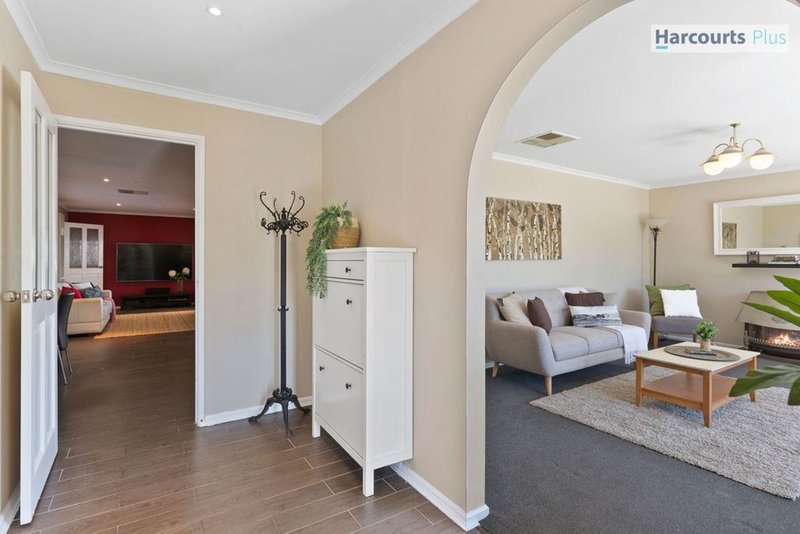 Photo - 9 Fairhill Street, Hallett Cove SA 5158 - Image 7