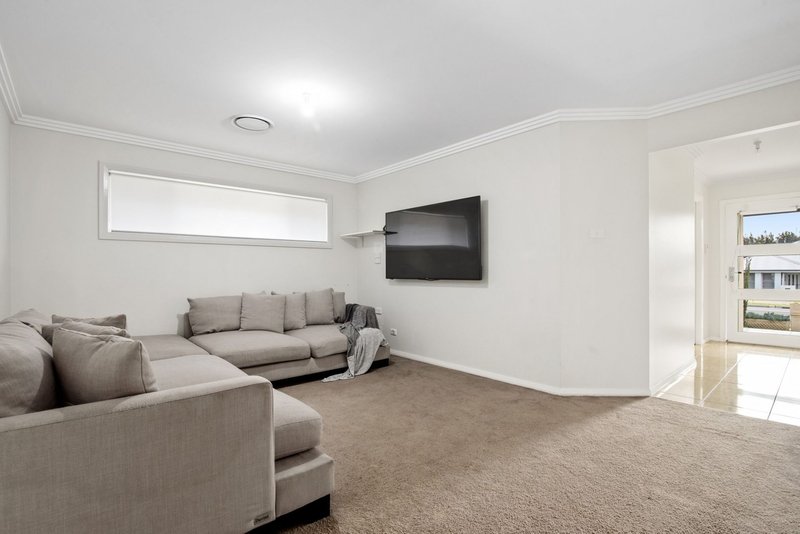 Photo - 9 Fairmont Boulevard, Hamlyn Terrace NSW 2259 - Image 4