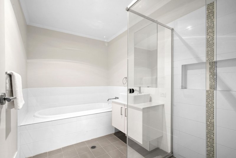 Photo - 9 Fairmont Boulevard, Hamlyn Terrace NSW 2259 - Image 5