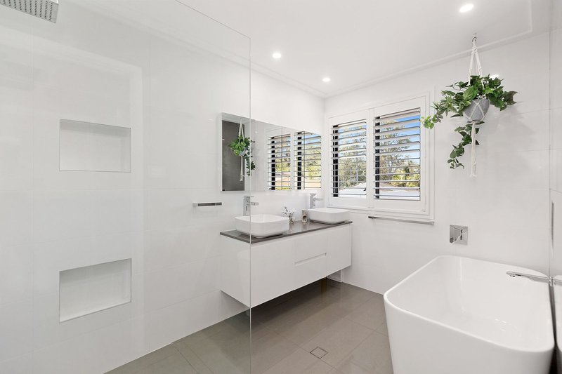 Photo - 9 Fairway Drive, Terrigal NSW 2260 - Image 17