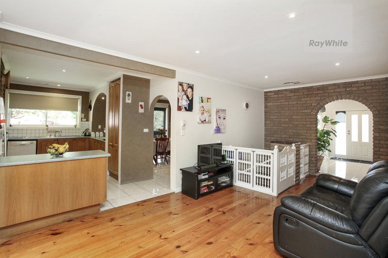 Photo - 9 Farley Court, Gladstone Park VIC 3043 - Image 5