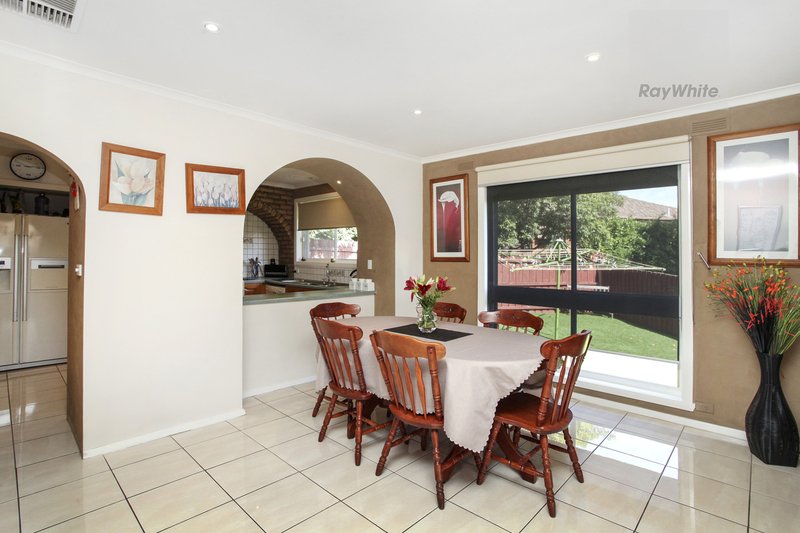 Photo - 9 Farley Court, Gladstone Park VIC 3043 - Image 7