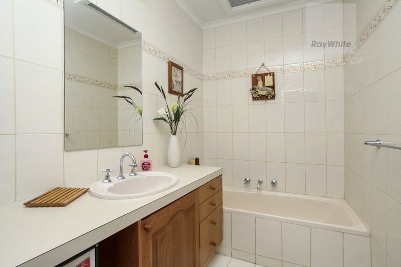 Photo - 9 Farley Court, Gladstone Park VIC 3043 - Image 14