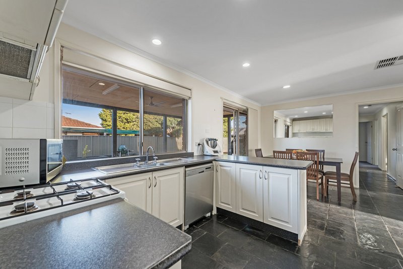 Photo - 9 Farnborough Avenue, Craigieburn VIC 3064 - Image 7