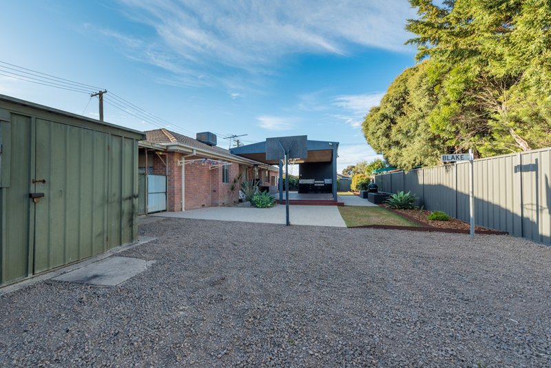 Photo - 9 Farnborough Avenue, Craigieburn VIC 3064 - Image 13