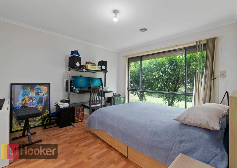 Photo - 9 Farskiene Place, Hampton Park VIC 3976 - Image 5