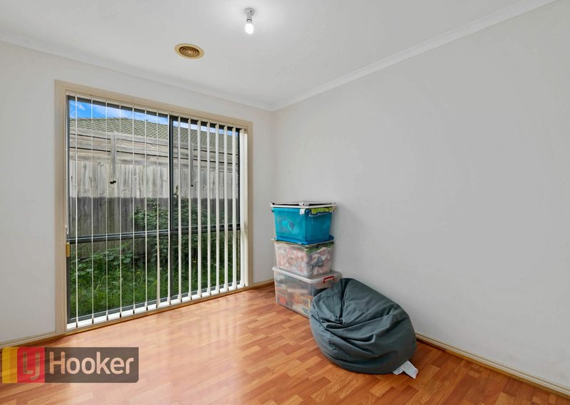 Photo - 9 Farskiene Place, Hampton Park VIC 3976 - Image 6