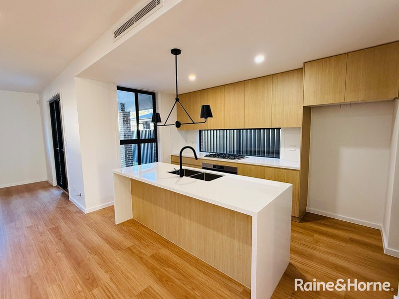 Photo - 9 Favoris Street, Austral NSW 2179 - Image 2