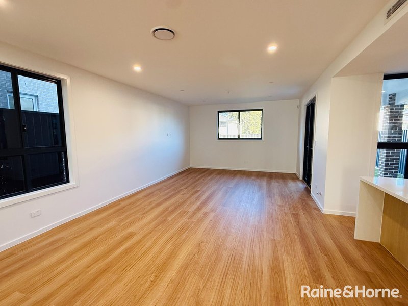 Photo - 9 Favoris Street, Austral NSW 2179 - Image 3