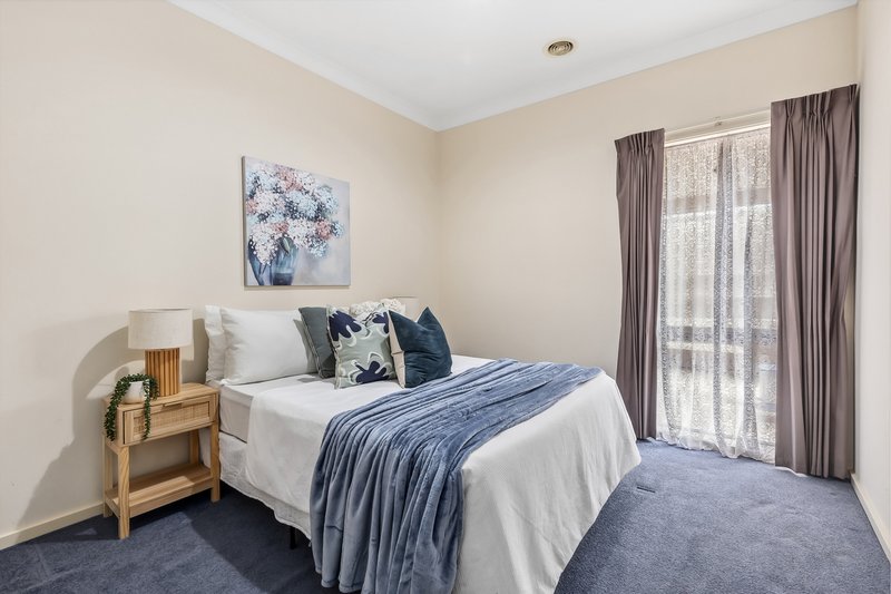 Photo - 9 Fawkner Lane, Craigieburn VIC 3064 - Image 5