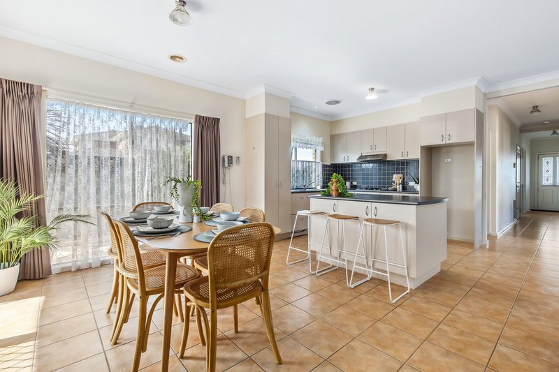 Photo - 9 Fawkner Lane, Craigieburn VIC 3064 - Image 9