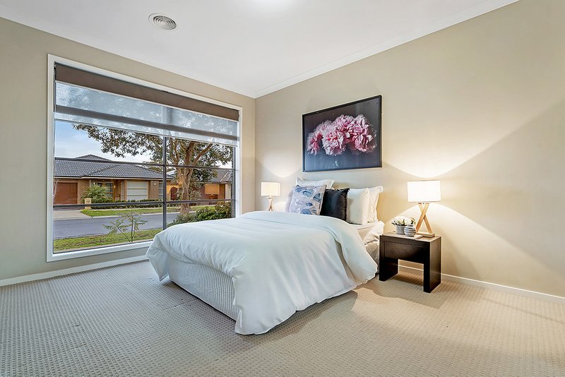 Photo - 9 Fenland Street, Craigieburn VIC 3064 - Image 3