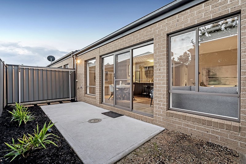 Photo - 9 Fenland Street, Craigieburn VIC 3064 - Image 15