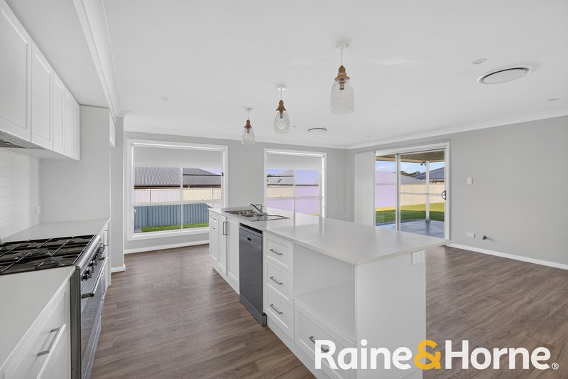 Photo - 9 Ferrier Drive, Dubbo NSW 2830 - Image 8