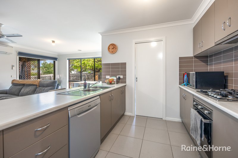 Photo - 9 Fingleton Crescent, Sunbury VIC 3429 - Image 6