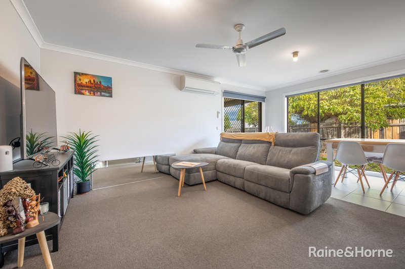 Photo - 9 Fingleton Crescent, Sunbury VIC 3429 - Image 7