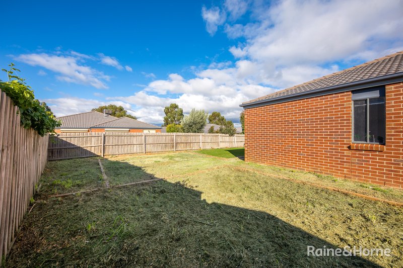 Photo - 9 Fingleton Crescent, Sunbury VIC 3429 - Image 17