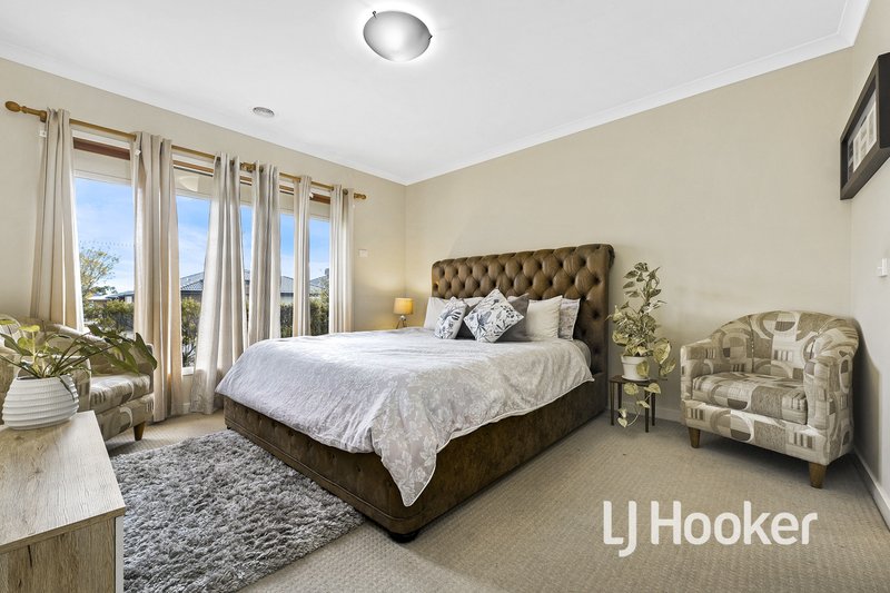 Photo - 9 Flemington Way, Clyde North VIC 3978 - Image 4