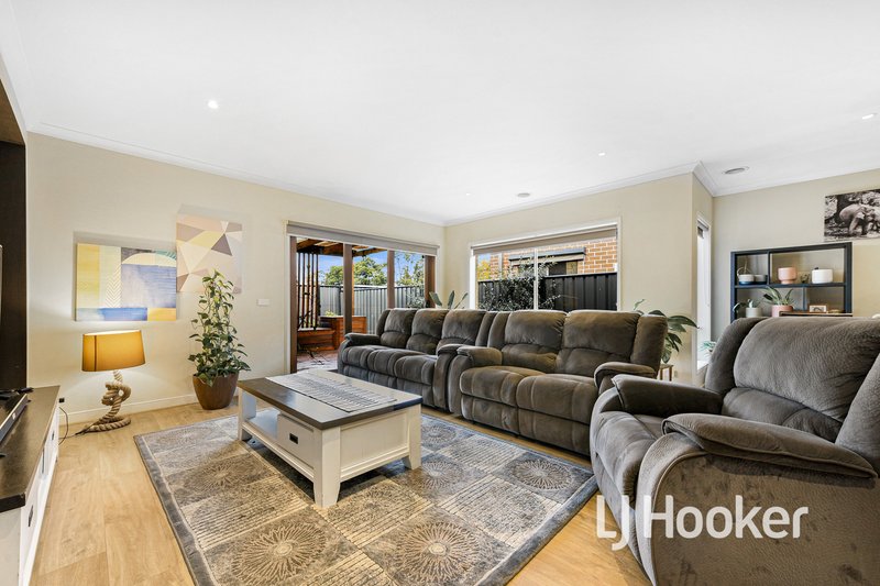 Photo - 9 Flemington Way, Clyde North VIC 3978 - Image 11