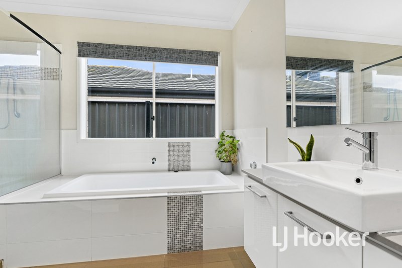 Photo - 9 Flemington Way, Clyde North VIC 3978 - Image 14