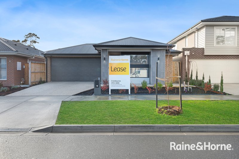 9 Floyd Circuit, Cranbourne VIC 3977