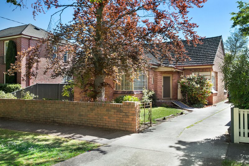 Photo - 9 Forest Street, Lake Wendouree VIC 3350 - Image 2
