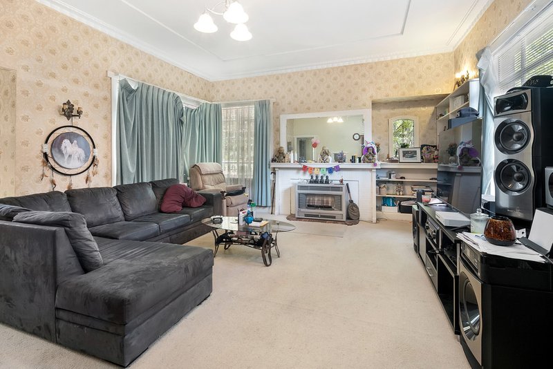 Photo - 9 Forest Street, Lake Wendouree VIC 3350 - Image 3