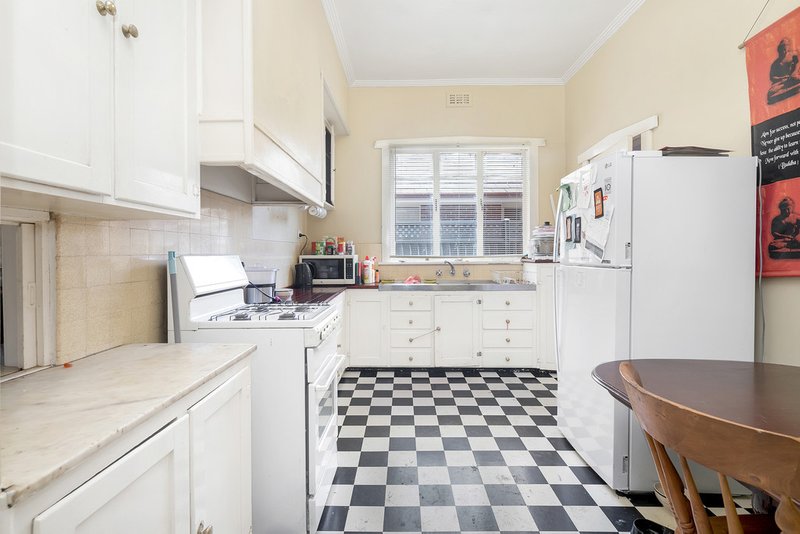 Photo - 9 Forest Street, Lake Wendouree VIC 3350 - Image 4