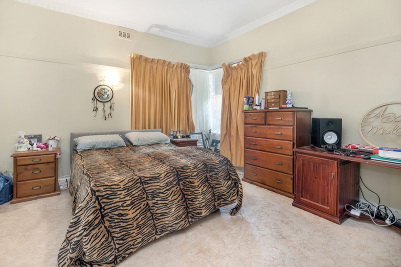 Photo - 9 Forest Street, Lake Wendouree VIC 3350 - Image 5