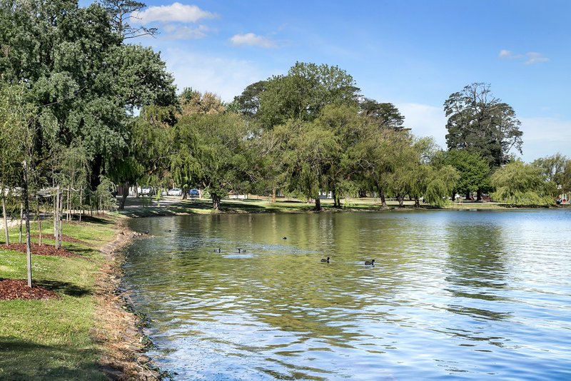 Photo - 9 Forest Street, Lake Wendouree VIC 3350 - Image 6