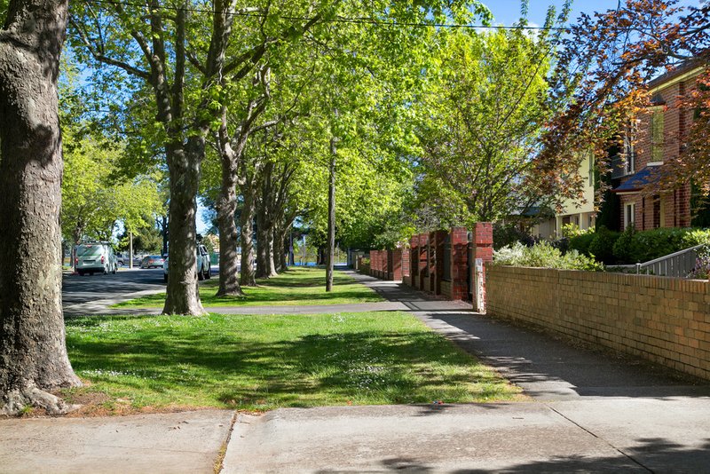 Photo - 9 Forest Street, Lake Wendouree VIC 3350 - Image 8