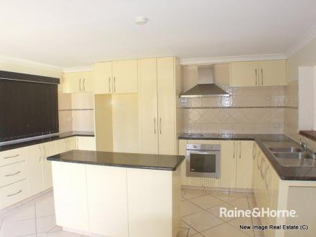 Photo - 9 Forestwood Street, Crestmead QLD 4132 - Image 2