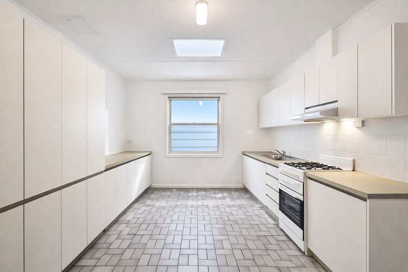 Photo - 9 Foster Street, South Geelong VIC 3220 - Image 3
