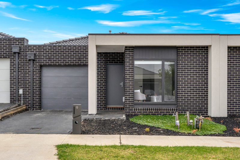 9 Frangipani Way, Mickleham VIC 3064