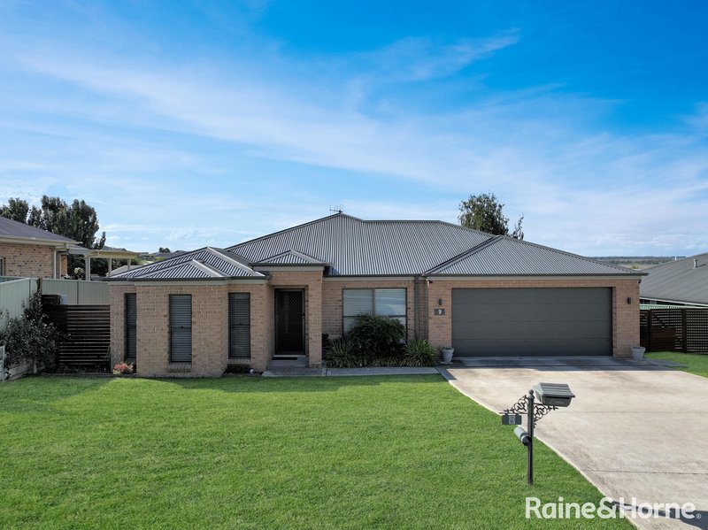 9 Freeman Circuit, Llanarth NSW 2795