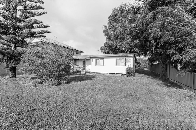 9 Gallop Street, Halls Head WA 6210